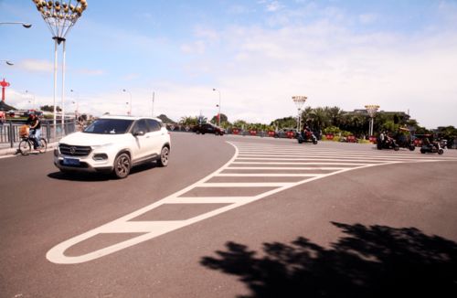 您注意到了嗎 桂林市區(qū)21個(gè)路口道路交通設(shè)施煥然一新